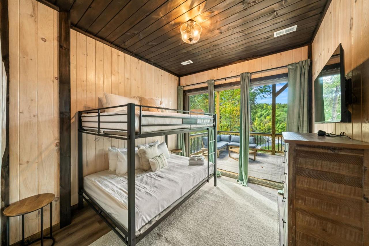 Cozy Cove Retreat W Lake View Hot Tub Firepit Дандрижд Екстериор снимка