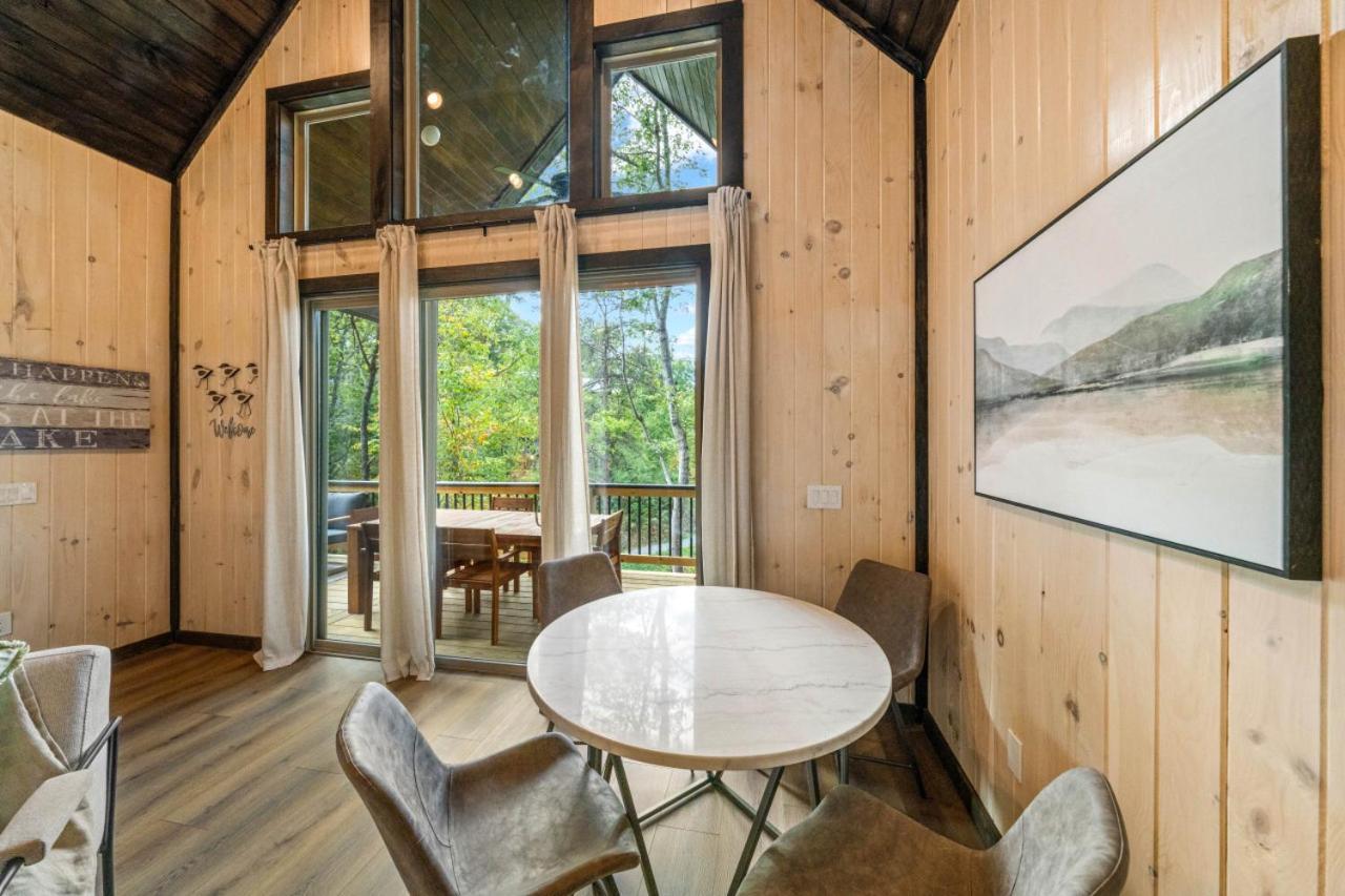 Cozy Cove Retreat W Lake View Hot Tub Firepit Дандрижд Екстериор снимка