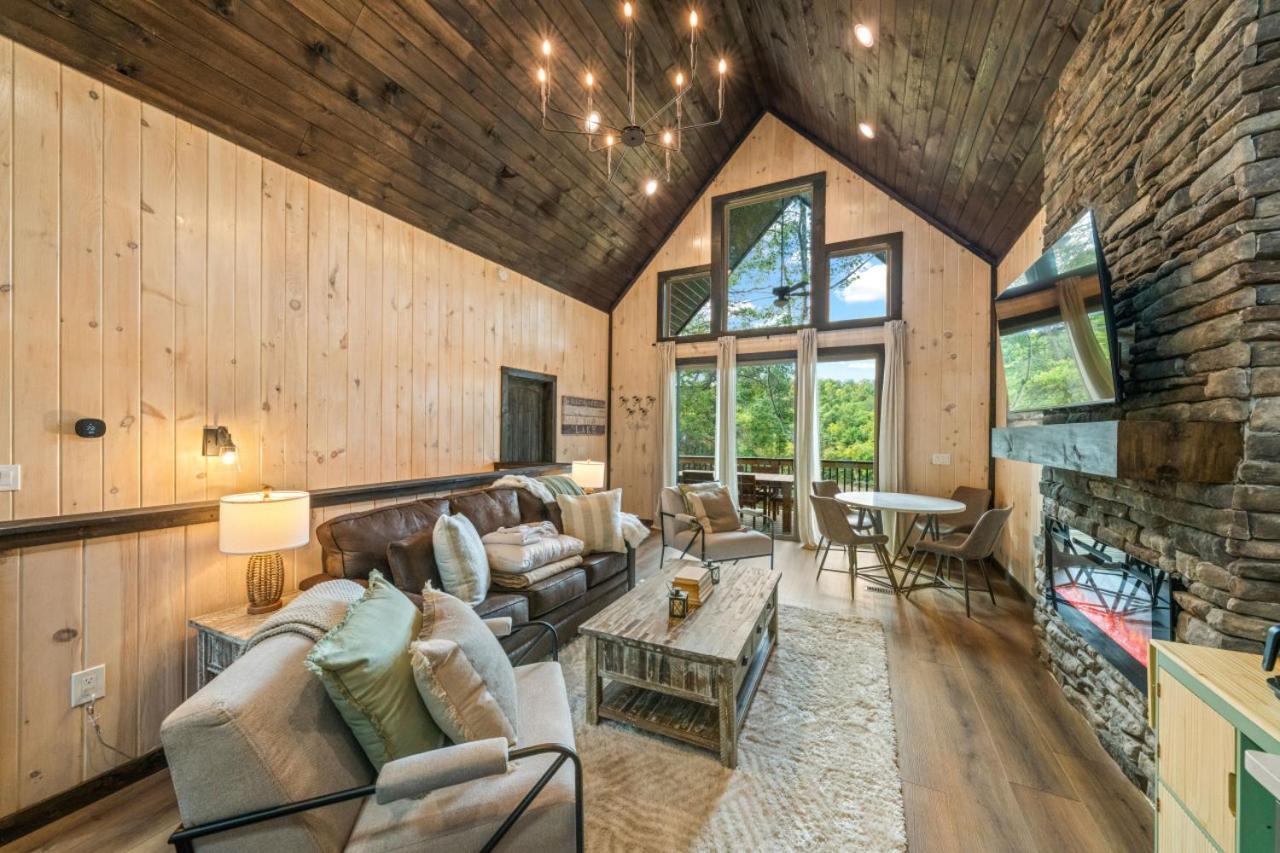 Cozy Cove Retreat W Lake View Hot Tub Firepit Дандрижд Екстериор снимка
