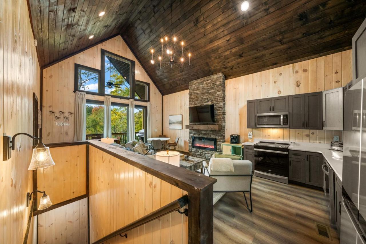 Cozy Cove Retreat W Lake View Hot Tub Firepit Дандрижд Екстериор снимка