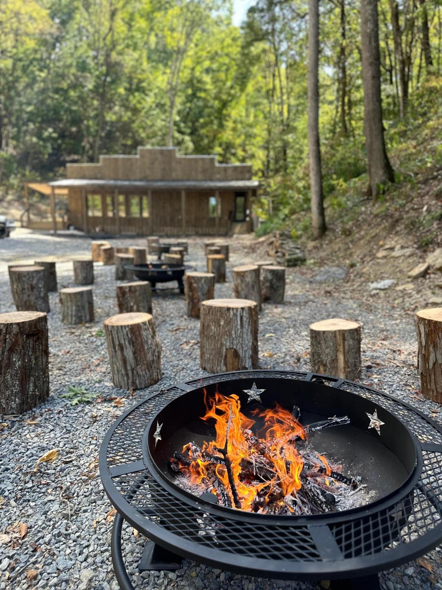 Cozy Cove Retreat W Lake View Hot Tub Firepit Дандрижд Екстериор снимка