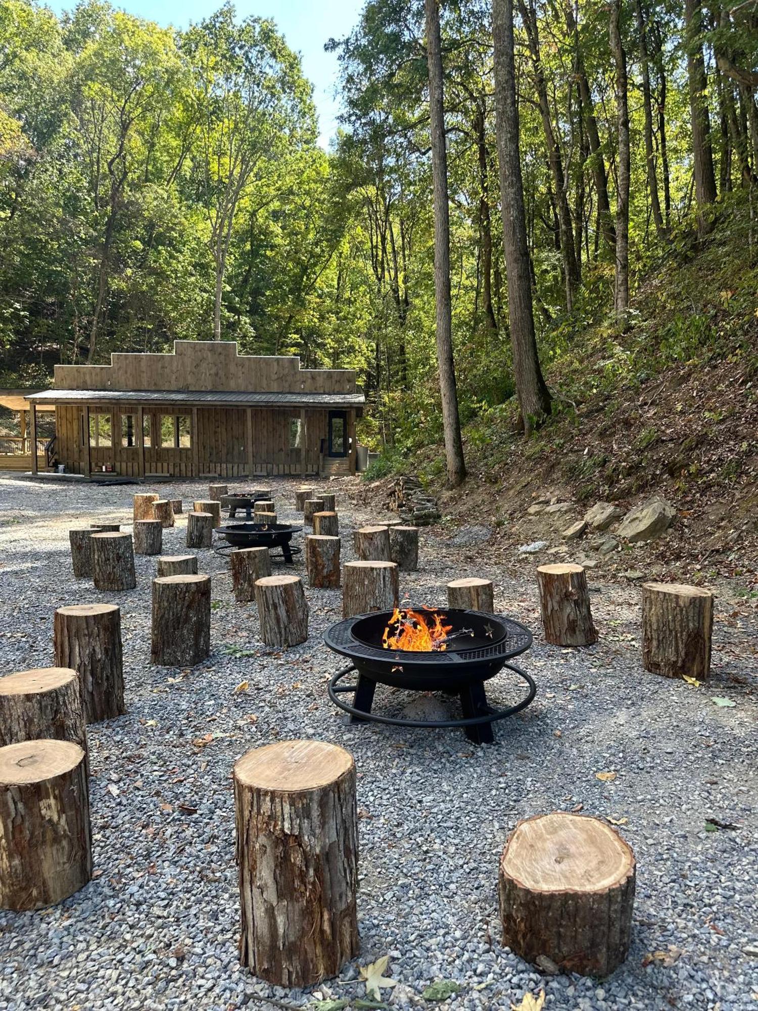 Cozy Cove Retreat W Lake View Hot Tub Firepit Дандрижд Екстериор снимка