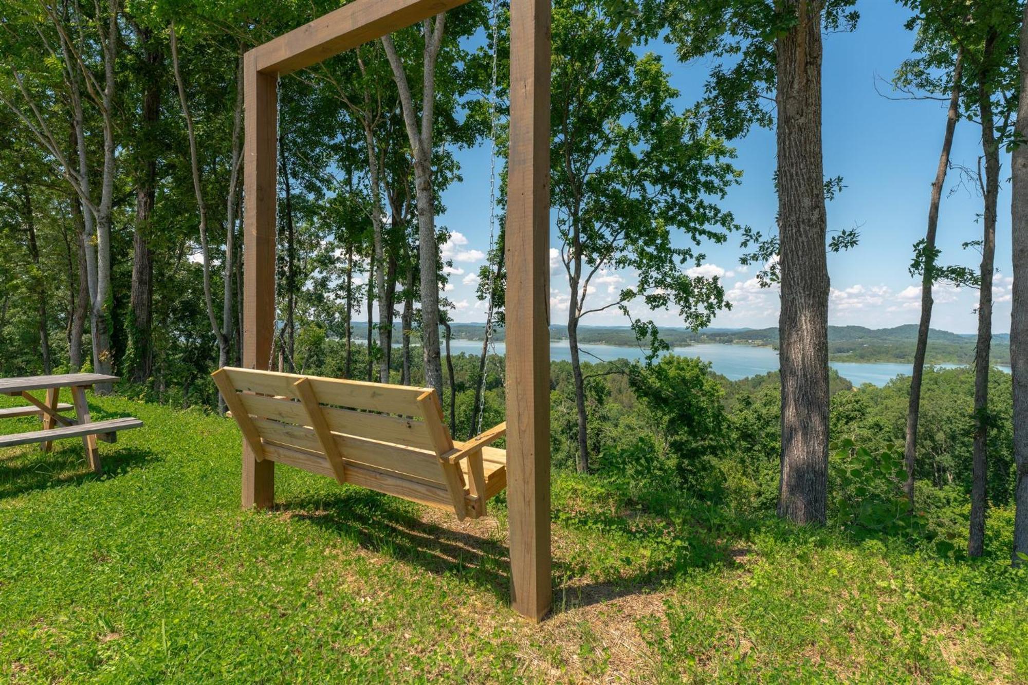 Cozy Cove Retreat W Lake View Hot Tub Firepit Дандрижд Екстериор снимка